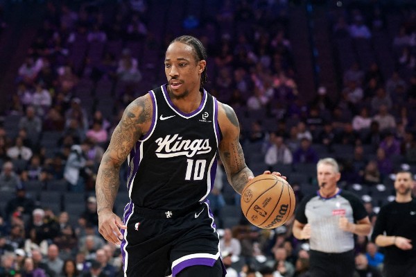 迪羅山得分超越韋健士：無上榮譽