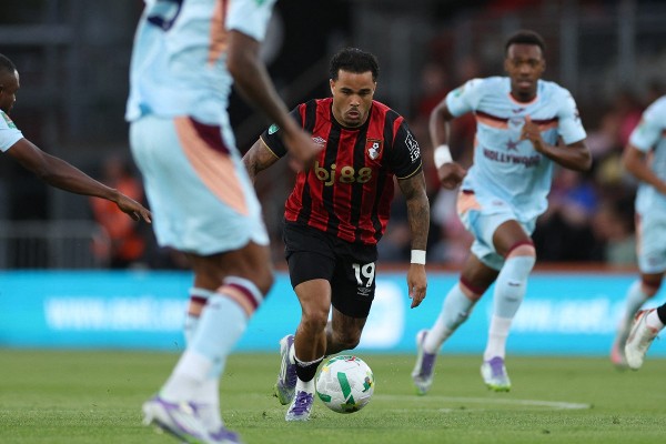 古華特駕車超速遭釘牌半年