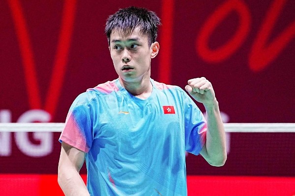 吳英倫藉對手腳傷退賽首闖BWF決賽