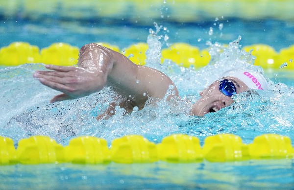 【全運】何詩蓓200自絕對優勢封后 首奪全運金牌