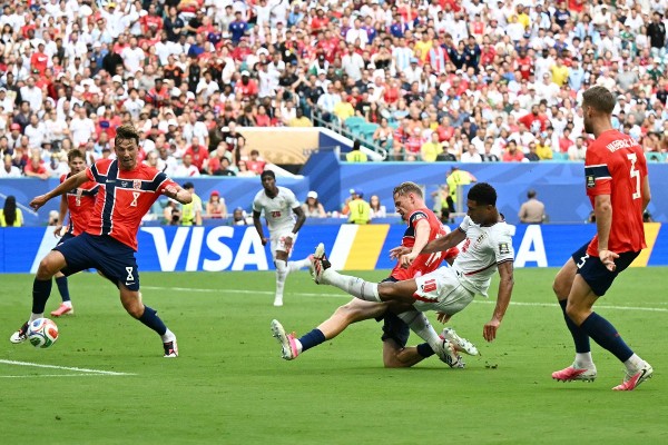 比寧咸扳平前皮球觸威吔 FIFA：沒有證據
