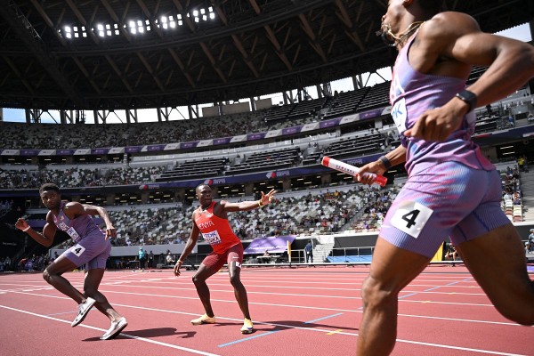 美國隊在男子4x400重賽勝出，晉身決賽。©AFP