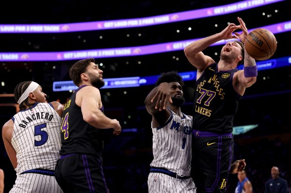 當錫「傳炸彈」給占士 湖人飲恨負魔術