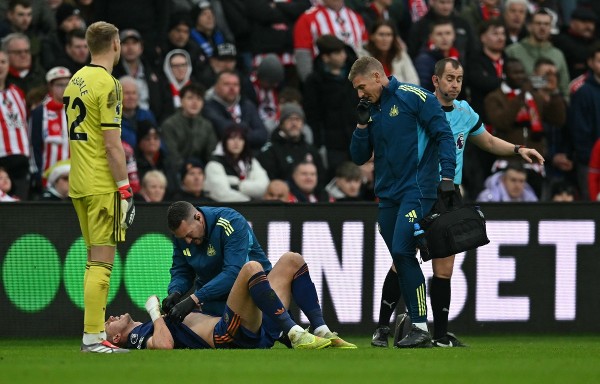 紐記敗陣折將 丹般料肋骨裂唞數周