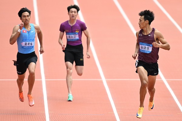 葉景維（左）以0.01秒打破紀錄。官方圖片