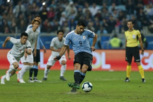 阿蘇主射12碼為烏拉圭扳平1:1。©AFP