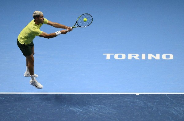 艾卡拿斯反勝費歷斯