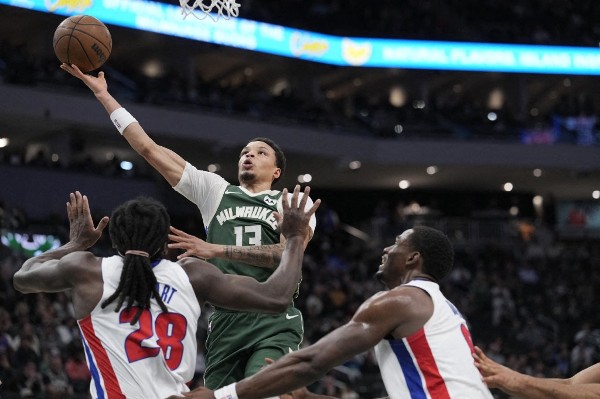 字母哥3分鐘傷出 公鹿照破活塞