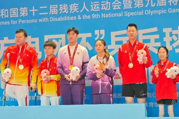 黃翰林與彭穎加亦在XD14乒乓球混雙摘金。HKSAPD