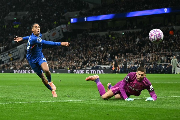 結束入球荒 祖奧柏度請卡斯度食飯