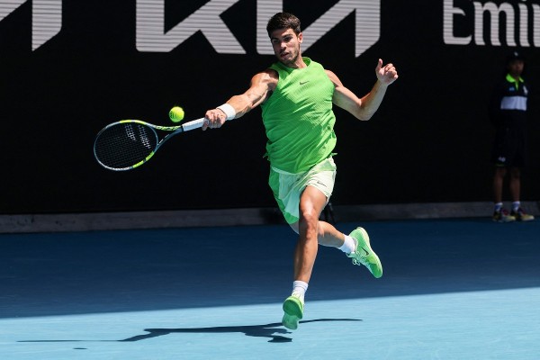 艾卡拿斯強勢入澳網8強