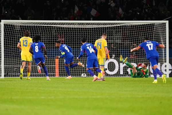 法國大勝烏克蘭闖決賽周