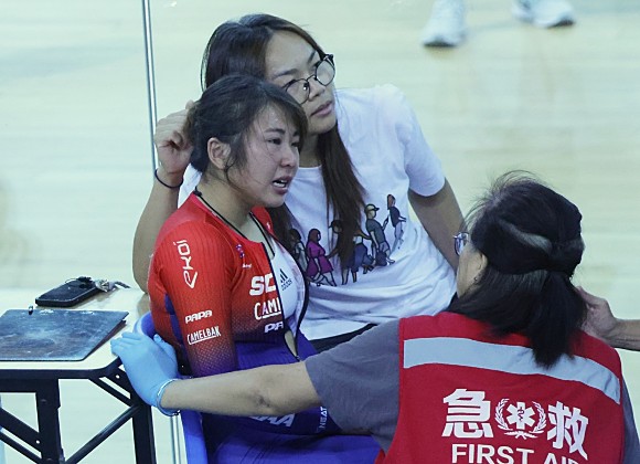 大師姐李慧詩第一時間陪伴楊礎搖。@Now Sports