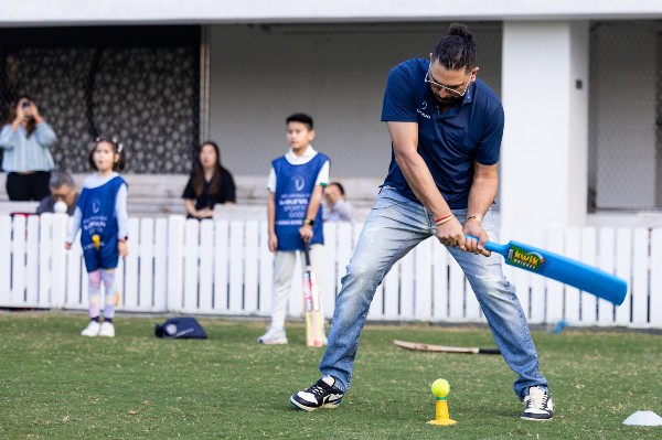 板球傳奇親臨香港參與一系列活動。公關提供