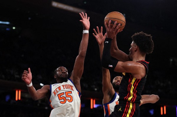 溜馬不敵馬刺11連敗 鷹隊JJ大三元拆「紐」