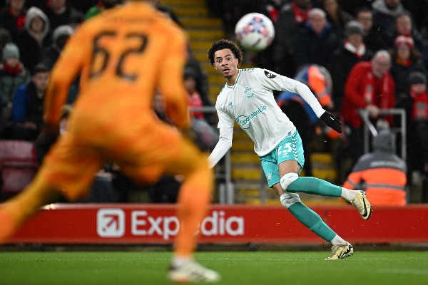 艾度斯盼爆「廠」與胞弟睇齊