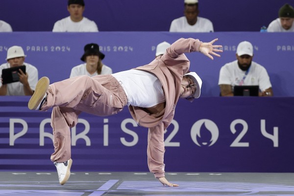 25歲日本選手湯淺亞實成為首屆女子霹靂舞奧運金牌得主。©AFP