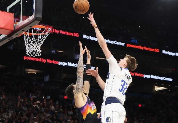 法拉格欲隔扣 昔日戰友送火鍋