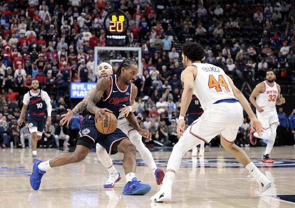 新三巨頭率快艇拆「紐」