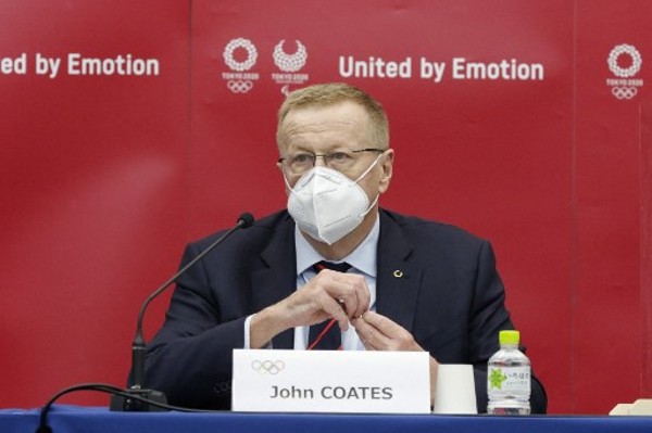John Coates否認將體育與財政置於運動員健康之上。©AFP