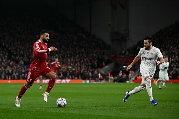 沙拿晏菲路示愛