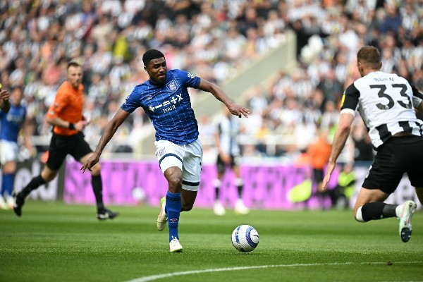 葉士域治失分  英冠爭升班鬥到煞科