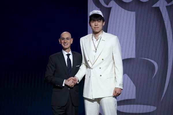 中國「長人」楊瀚森登陸NBA 第16順位加盟拓荒者