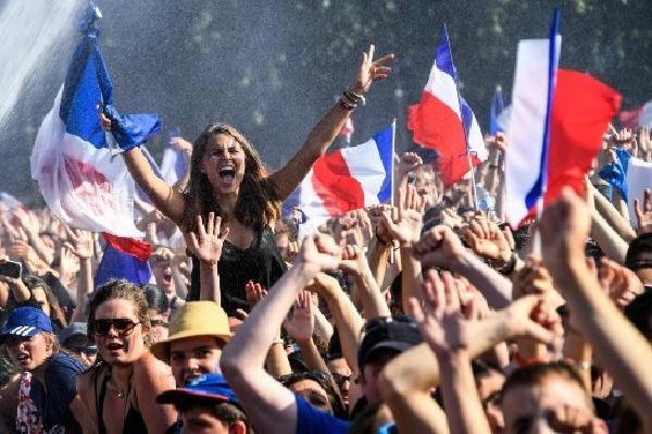 逾百萬法國人上街慶祝。©AFP