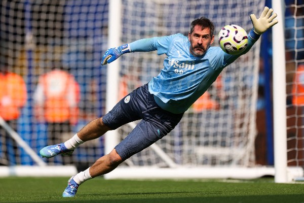 約滿出「城」4個月 40歲卡臣今掛靴