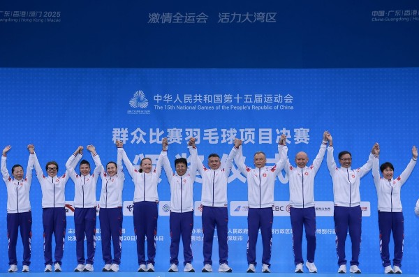 介乎55-64歲的港將在三場制混合團體決賽反勝廣東隊。官方圖片