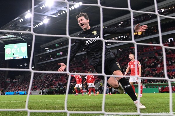 對手嘲史迪拿大鼻 史奈達都睇唔過眼