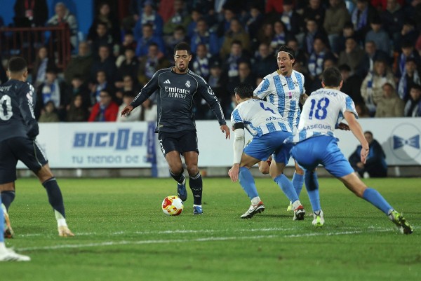 比寧咸「放閃」賀女友生日