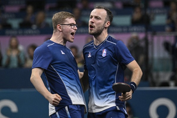 兩名法國球手阿歷斯路賓（左）及古斯（右），趕上男單尾班車。©AFP