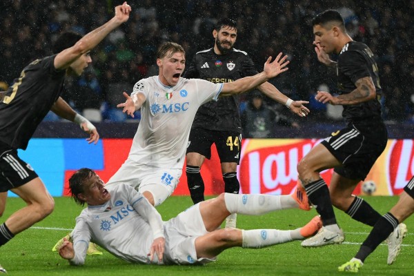 海倫宴客麥湯入波 拿玻里贏波悼老馬