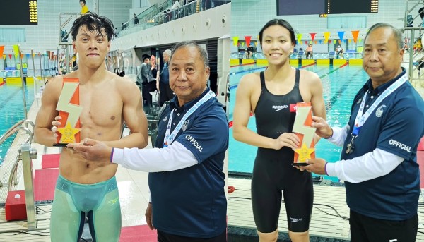 泳隊小將盧梓霖、王欣桐齊破400混港績