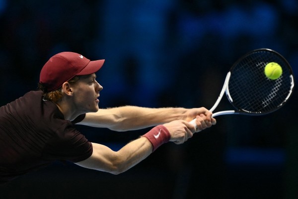 冼拿贏施華利夫闖年終賽4強