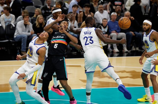 咖喱回「勇」轟46分 馬刺雙星大三元照輸