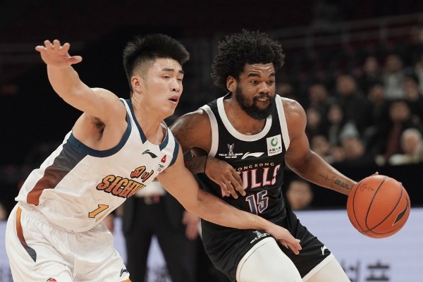 美臣鍾斯演出對辦。公關提供