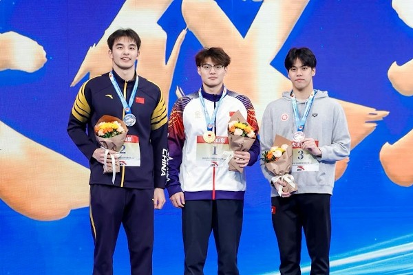 麥世霆全國短池泳賽200蛙破港績摘銅