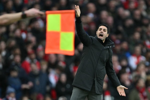 駕車被截停索簽名 阿迪達批廠迷欠尊重