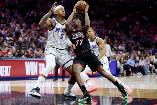 76人闖季後賽遇綠軍 魔術黃蜂爭「老八」