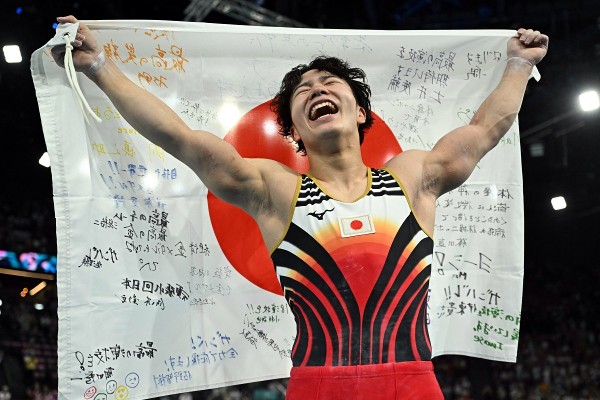 岡慎之助為日本在男子個人全能達成4連霸。©AFP