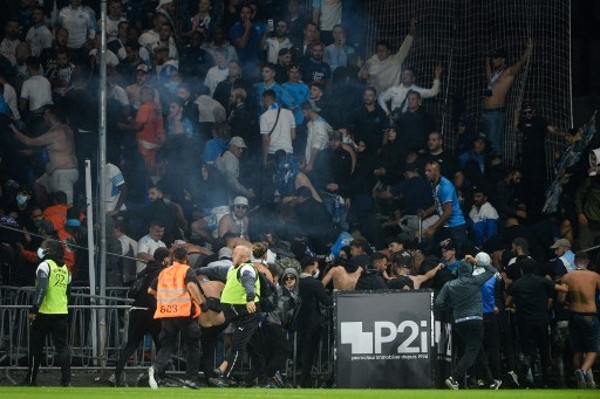 馬賽約50名球迷衝擊昂熱球迷看台。©AFP
