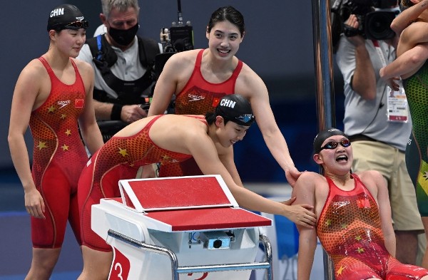 中國隊在女子4x200米自由泳接力破世界紀錄奪金。©AFP