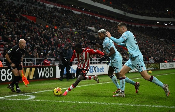 升班馬之戰 黑貓3球大勝般尼