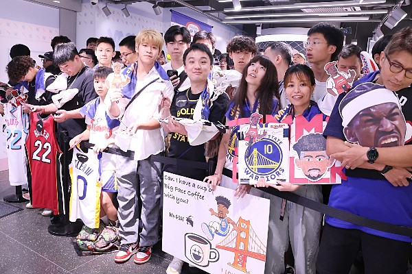 大雨無阻畢拿會粉絲　香港嚐海蜇青島歎啤酒