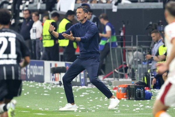 法蘭克福辭退托比慕拿