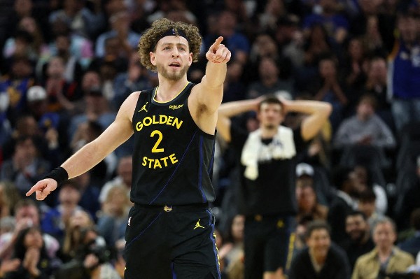 樸湛斯基率勇士反勝金塊：多得咖喱鼓勵