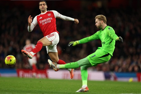 阿迪達考慮讓美連奴長任前鋒