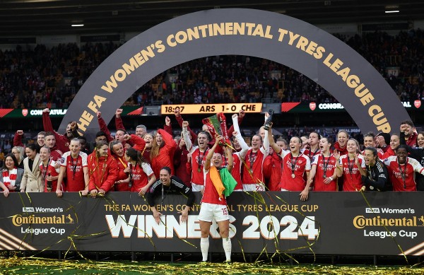 阿仙奴女足已是第7次摘下英聯盃。©AFP